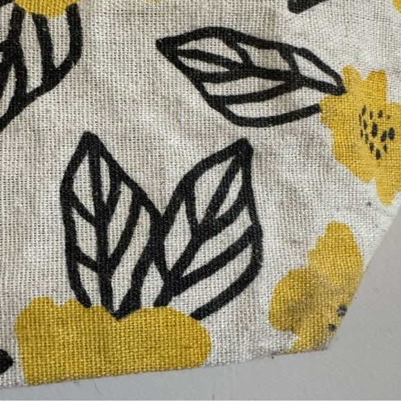 VERA NEUMANN CANVAS YELLOW FLOWER TOTE - Picture 14 of 14